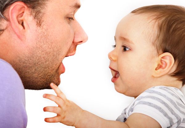 Parler avec son bébé en complicité
